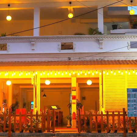 Hotel Royal Hub à Kudapaduwa Extérieur photo