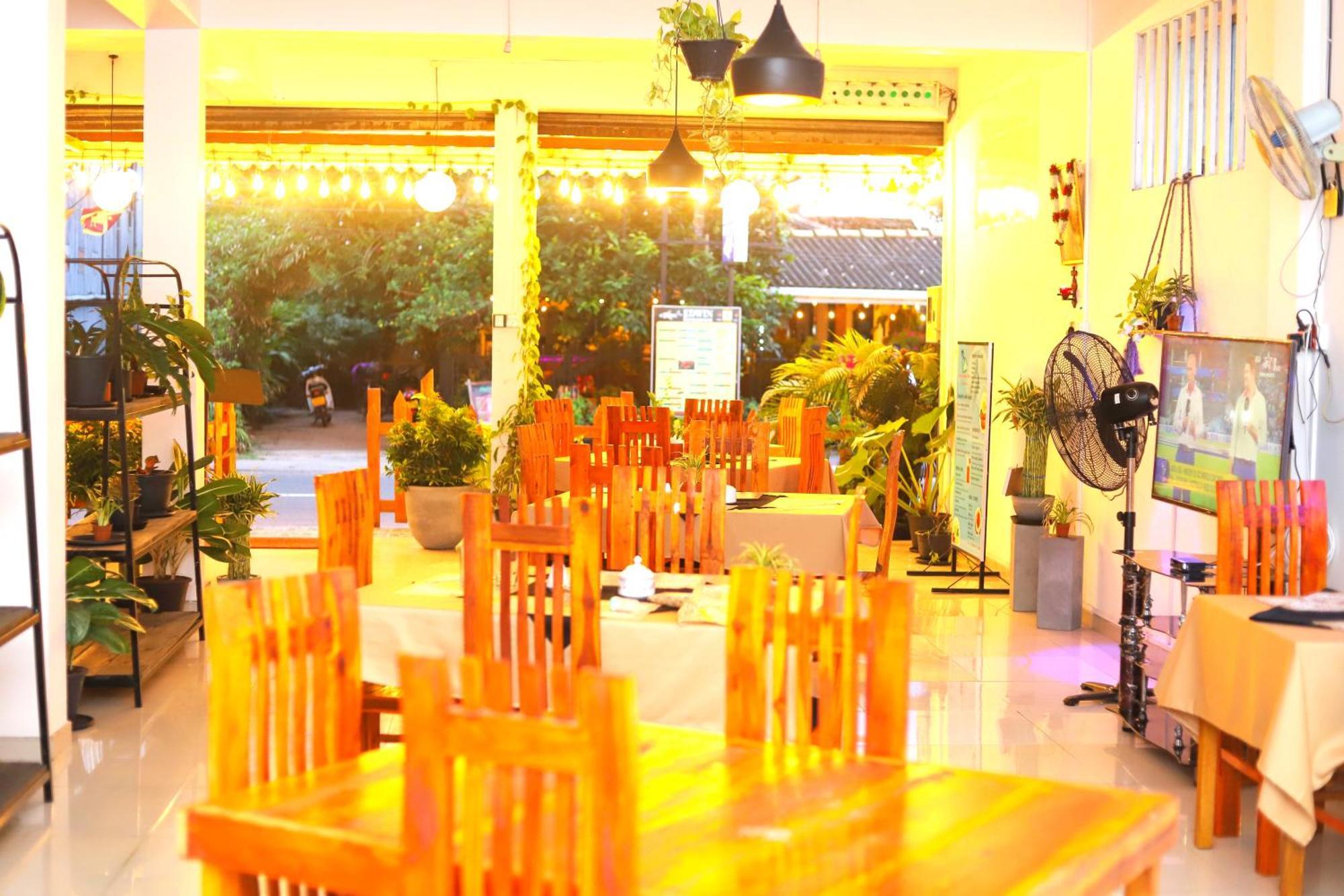 Hotel Royal Hub à Kudapaduwa Extérieur photo