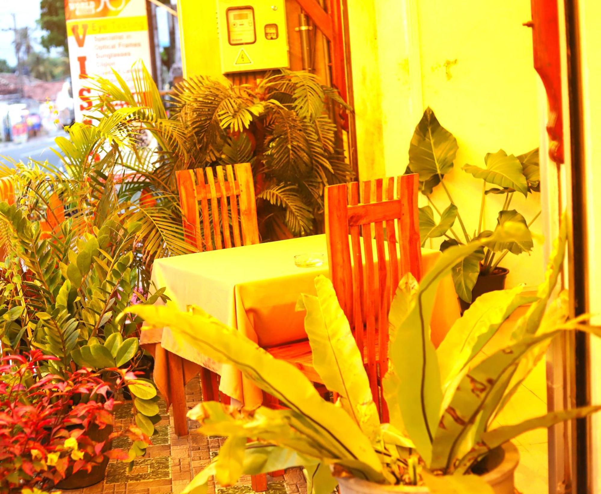 Hotel Royal Hub à Kudapaduwa Extérieur photo